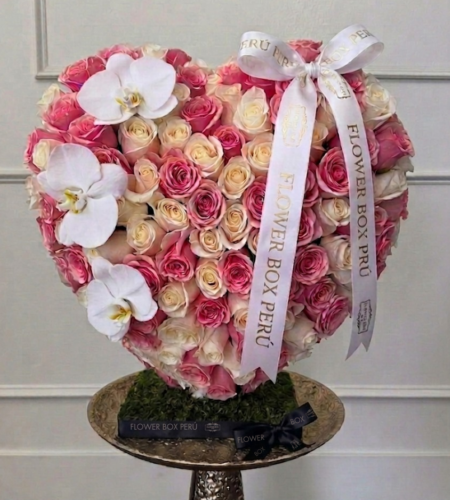Mega Corazón de 100 Rosas Rosadas y Blancas